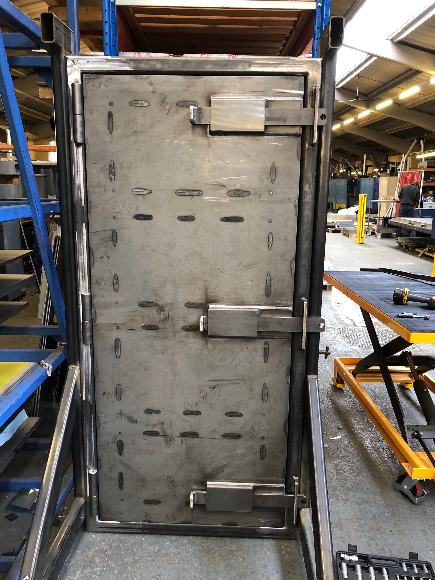 blast test cell door